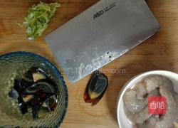 皮蛋虾仁蔬菜粥的做法图解1