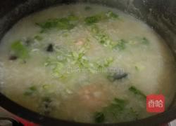皮蛋虾仁蔬菜粥的做法图解3