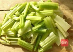 香辣西芹炒猪肉的做法图解3