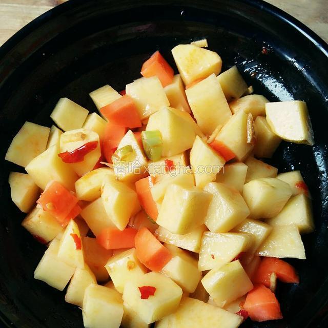 拌匀后腌制二十分钟