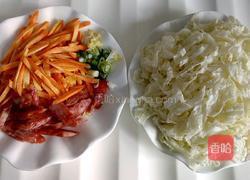 白菜炒腊肠的做法图解1