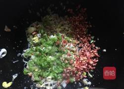 肥肠蛋炒饭的做法图解4