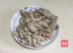 胡萝卜红烧肥肠的做法图解2