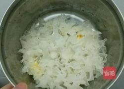 冰糖雪梨银耳汤的做法图解1