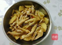 土豆炖鸡爪的做法图解5