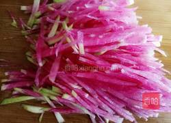 红心萝卜拌海蜇的做法图解4