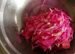 红心萝卜拌海蜇的做法图解5