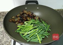 蒜苔炒腊肉的做法图解6