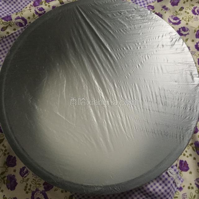 盖上保鲜膜或保鲜纸封好口，放于温暖处等待发酵12—15小时。