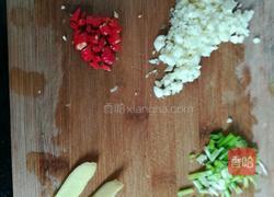 蒜香炸油鱼的做法图解2