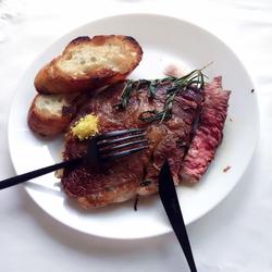 迷迭香煎安格斯肉眼牛排