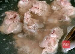 眉豆龙骨汤的做法图解2