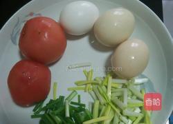 番茄鸡蛋青菜面的做法图解1