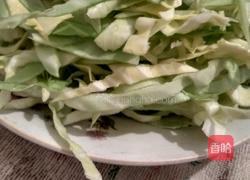 甘蓝炒尖椒胡萝卜的做法图解2