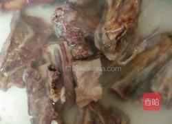 白萝卜炖羊排的做法图解1