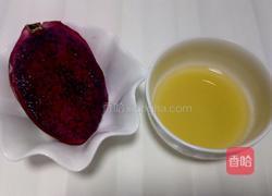 鲜榨火龙果汁的做法图解1