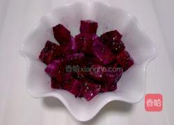 鲜榨火龙果汁的做法图解2