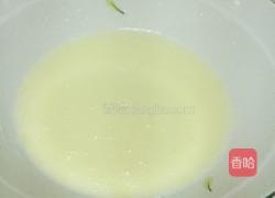 电饭煲戚风蛋糕的做法图解1