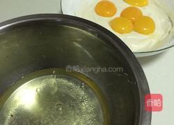 电饭煲戚风蛋糕的做法图解3