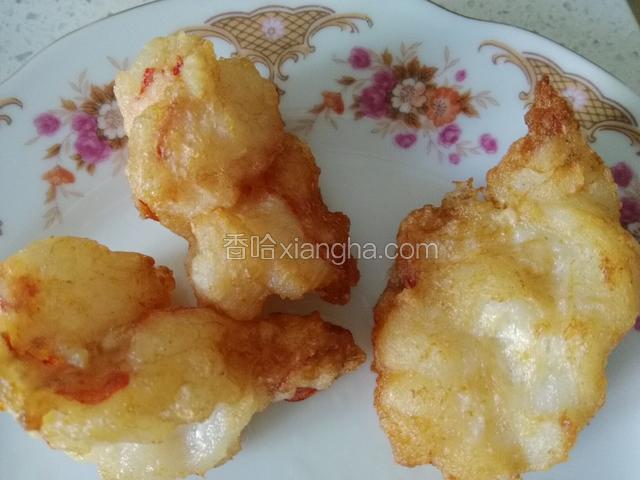 两面煎至金黄；