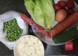 五彩缤纷蛋炒饭的做法图解1