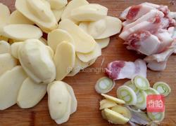 土豆青椒圆葱炒肉片的做法图解2