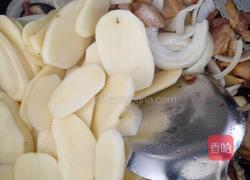 土豆青椒圆葱炒肉片的做法图解7