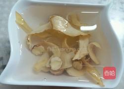 姬松茸山药骨汤的做法图解2