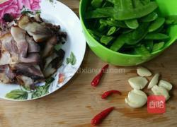 荷兰豆炒风干肉的做法图解2