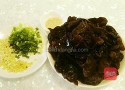 凉拌黑木耳的做法图解1