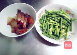 蒜薹炒酱油肉的做法图解1