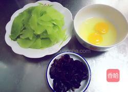 青笋炒鸡蛋的做法图解1