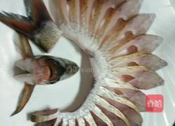 孔雀蒸鲳鱼的做法图解1