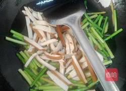 蒜苔炒豆干的做法图解5
