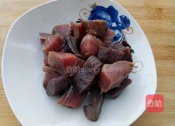 牛肉炒萝卜干的做法图解1