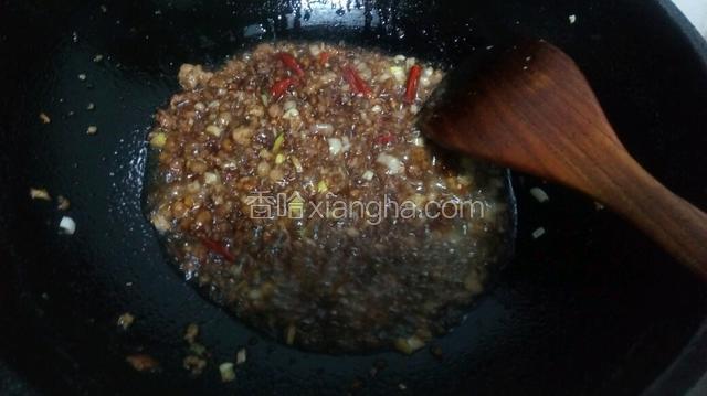将酱油炒熟