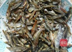 尖椒小鱼干的做法图解1