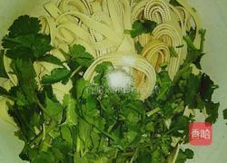 香菜拌豆皮的做法图解3