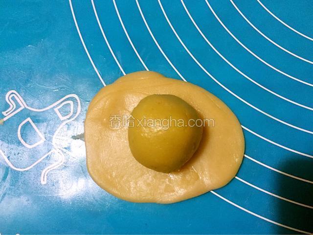 放入绿豆沙