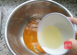 抹茶戚风蛋糕的做法图解2