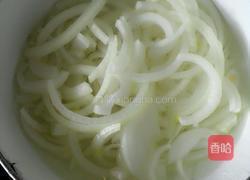 葱头炒五花肉的做法图解1