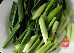 蒜苗回锅肉的做法图解3