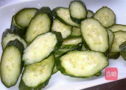 黄瓜木耳炒鸡蛋的做法图解1