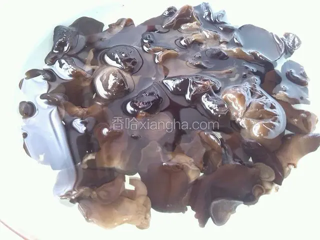 木耳用温水泡发