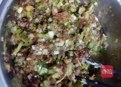 猪肉大葱包子的做法图解2