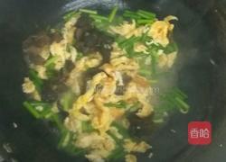 木耳蒜苔炒鸡蛋的做法图解4