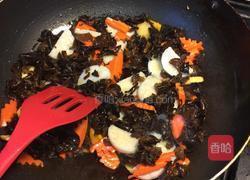 蒲鉾炒木耳的做法图解3