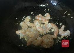 西兰花炒虾仁的做法图解5