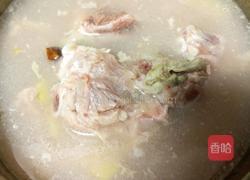 玉米胡萝卜排骨汤的做法图解2
