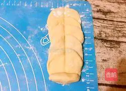 Illustration of how to make rose bread 13